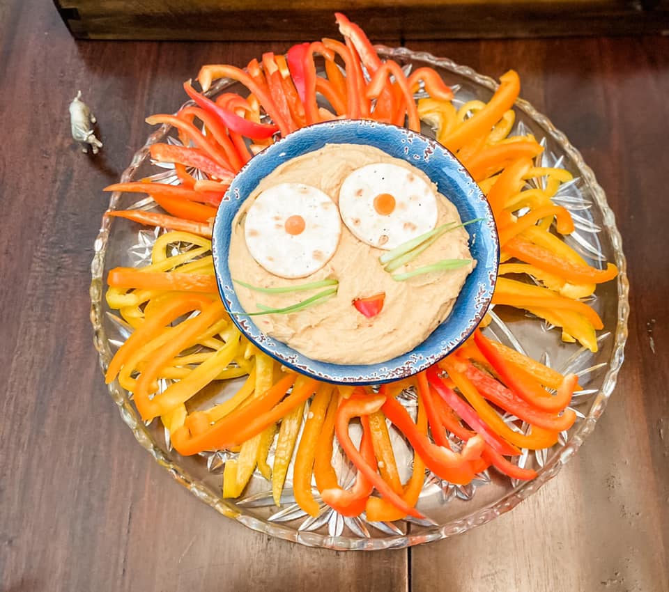 SAFARI PARTY FOOD LION VEGGIE PLATE